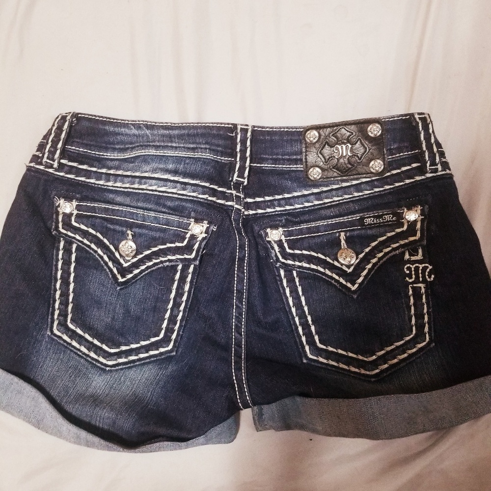 Miss me signature shorts